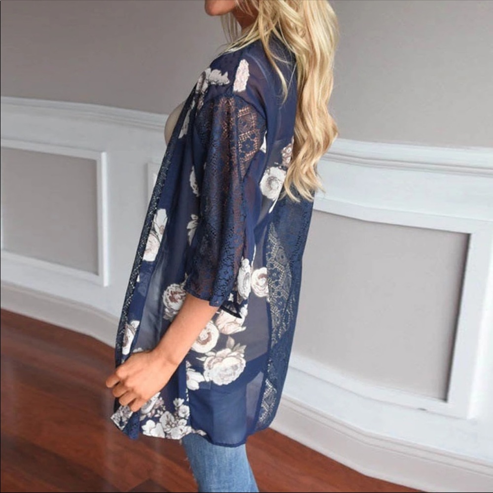🌸 Blue Floral Kimono w/Lace Back - Picture 3 of 5